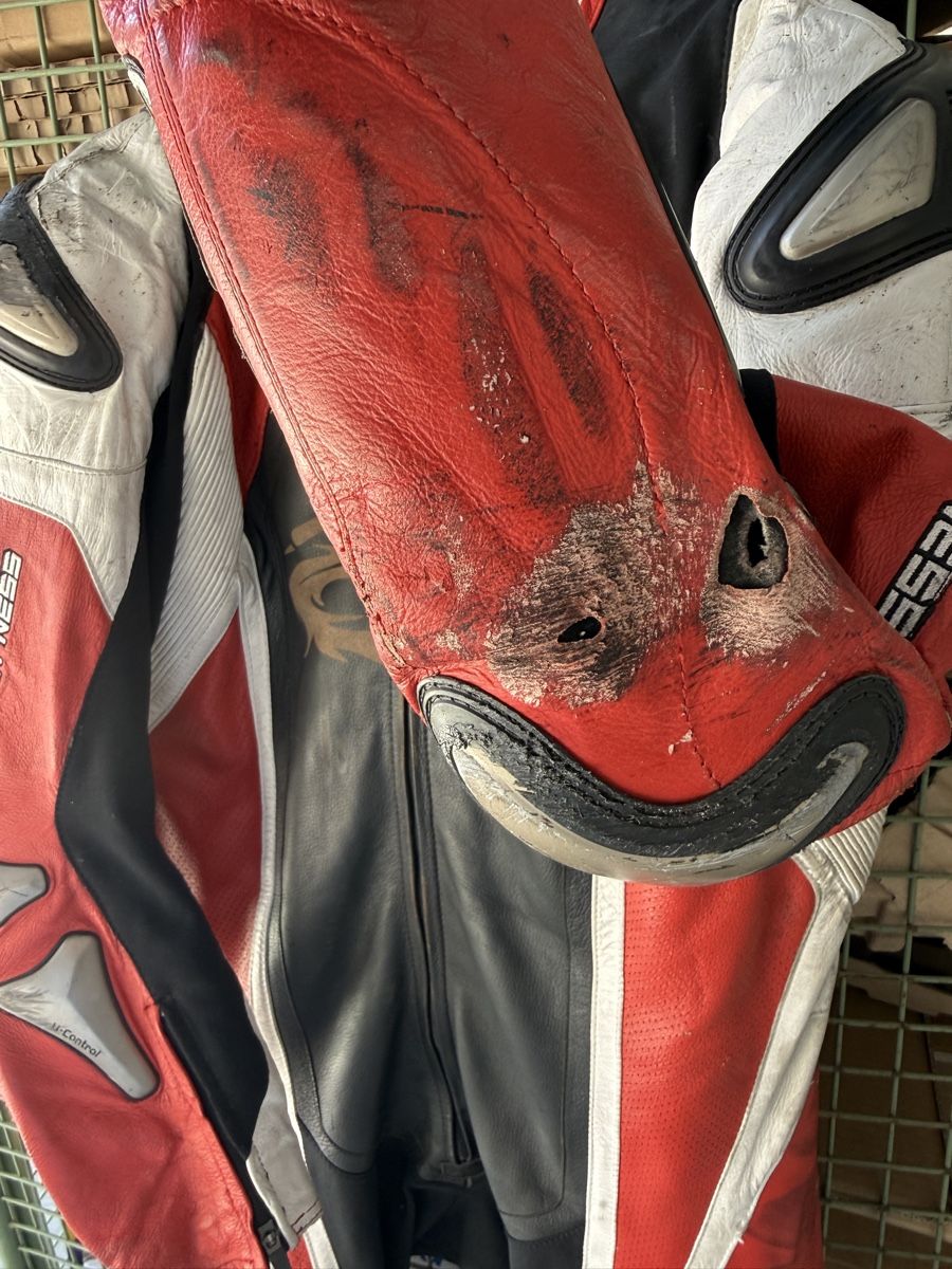 Toutes les pièces détachées moto: Combinaison racing Arlen Ness taille 56  – Défectueux à Cossonay-Ville par Jeromek 8