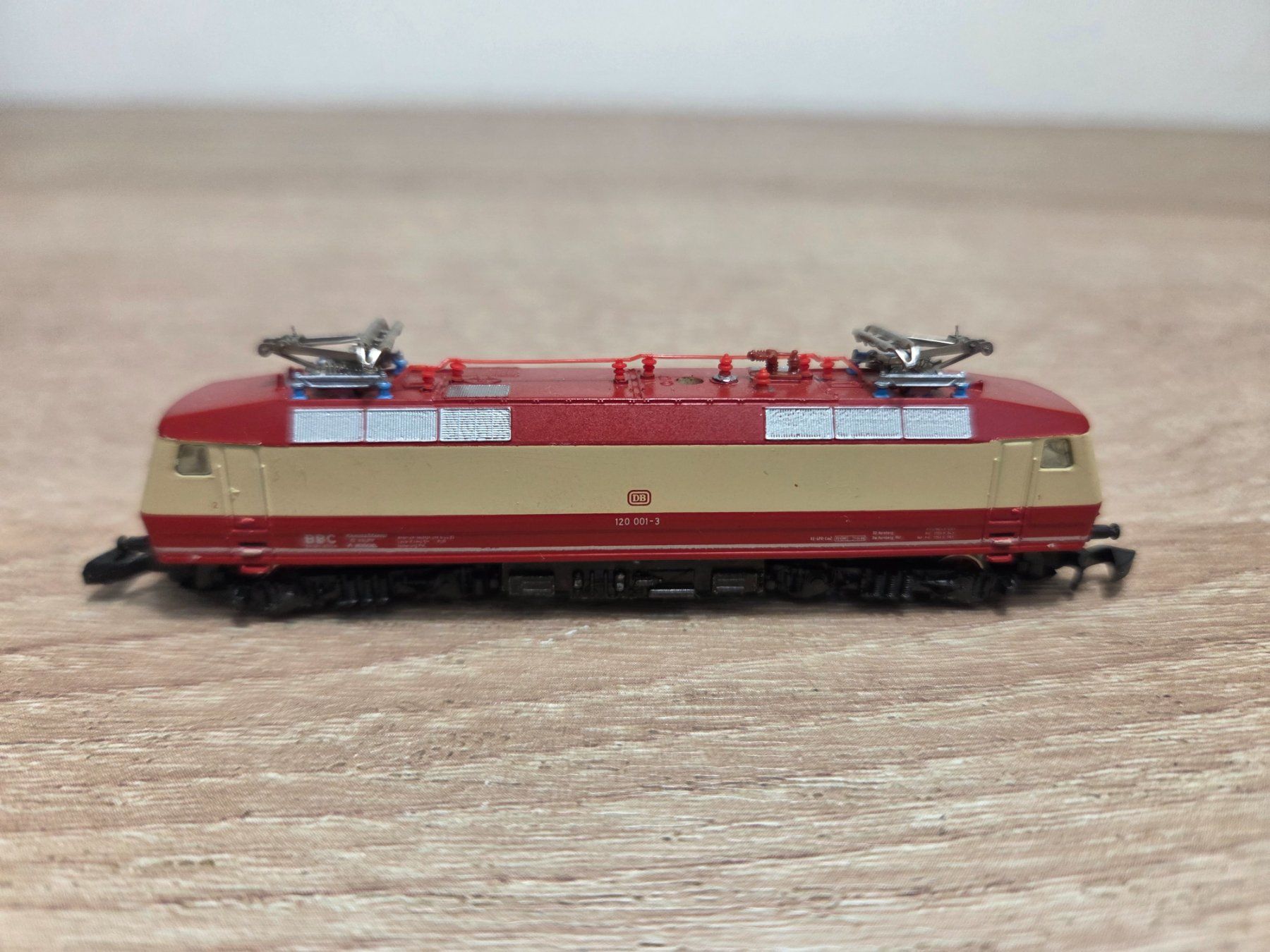 Märklin Modellini di ferrovie: Märklin Z E-Lok BR 120 DB – Usato da St-Aubin-Sauges venduto da Lo_Go 1