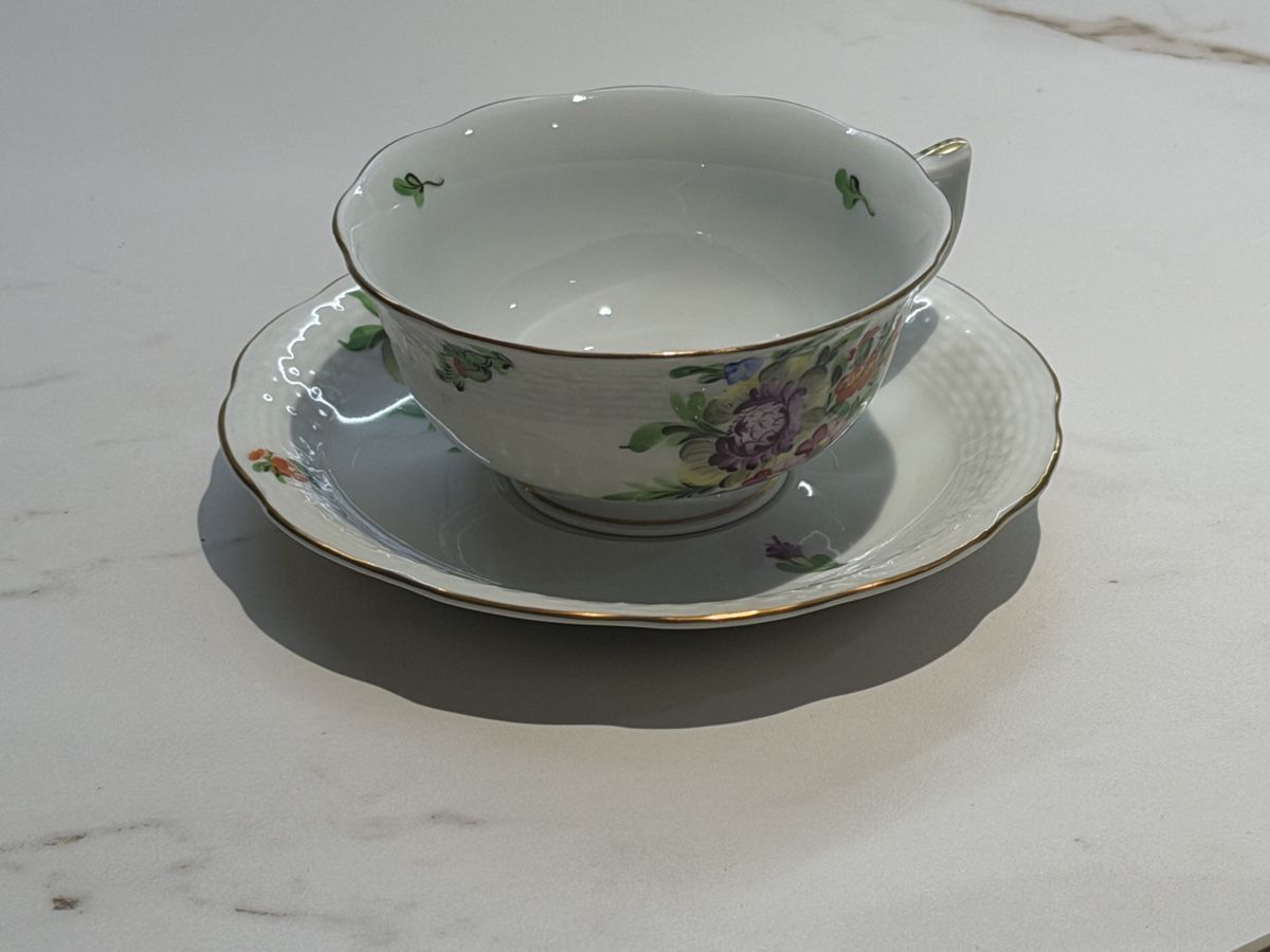 Herend Tazze: Herend Teetasse mit Untertasse Blumen – Usato da Ottoberg venduto da nic_5sdw