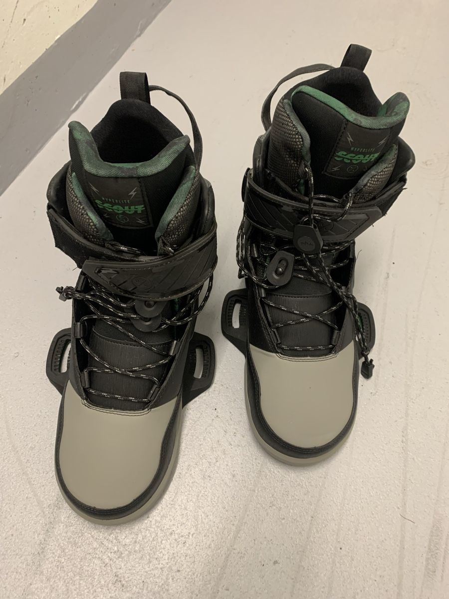 Hyperlite Surfboards & Schwimmbrette: Wakeboardbindung Boots Hyperlite Scout 3x gebraucht – Neu (gemäss Beschreibung) aus Benglen von lub_pf6p 1