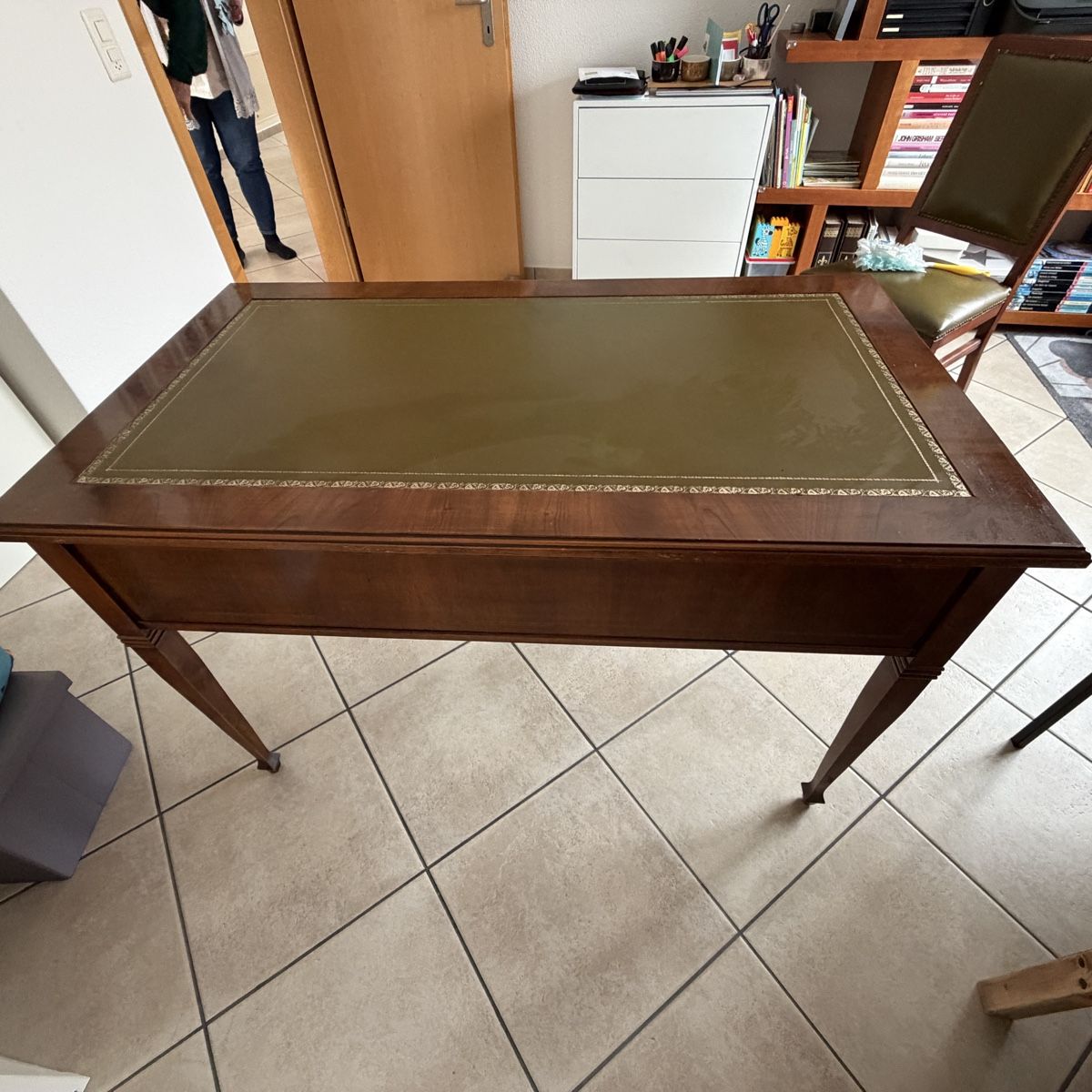 Bureaux: Schreibtisch mit Stuhl – D'occasion à Hombrechtikon par aba_kdw7 1