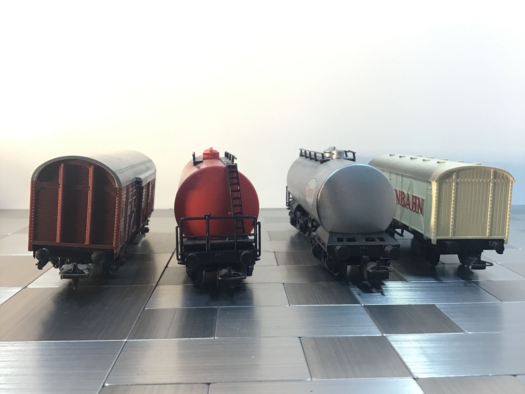 Kleinbahn Modelleisenbahnen: KLEINBAHN GÜTERWAGEN SPUR H0 – Gebraucht aus Männedorf von Spezial-Modelle