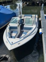 Boot und Anhänger