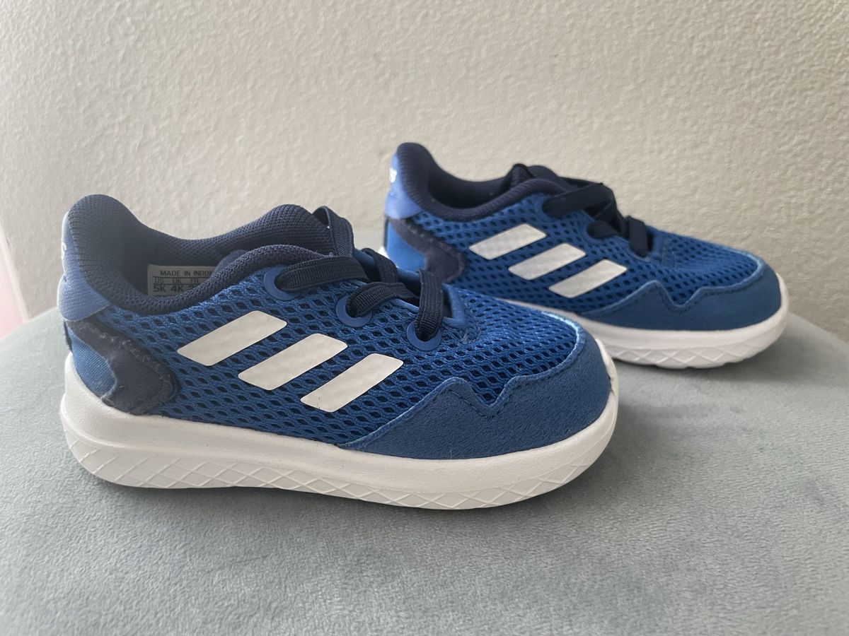 Adidas Scarpe per ragazzi: Neue Kinder Adidas Schuhe – Nuovo (secondo la descrizione) da Uzwil venduto da sul_svh6