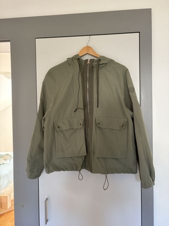 Jacke mit Kapuze olivfarben neuwertiger Zustand
