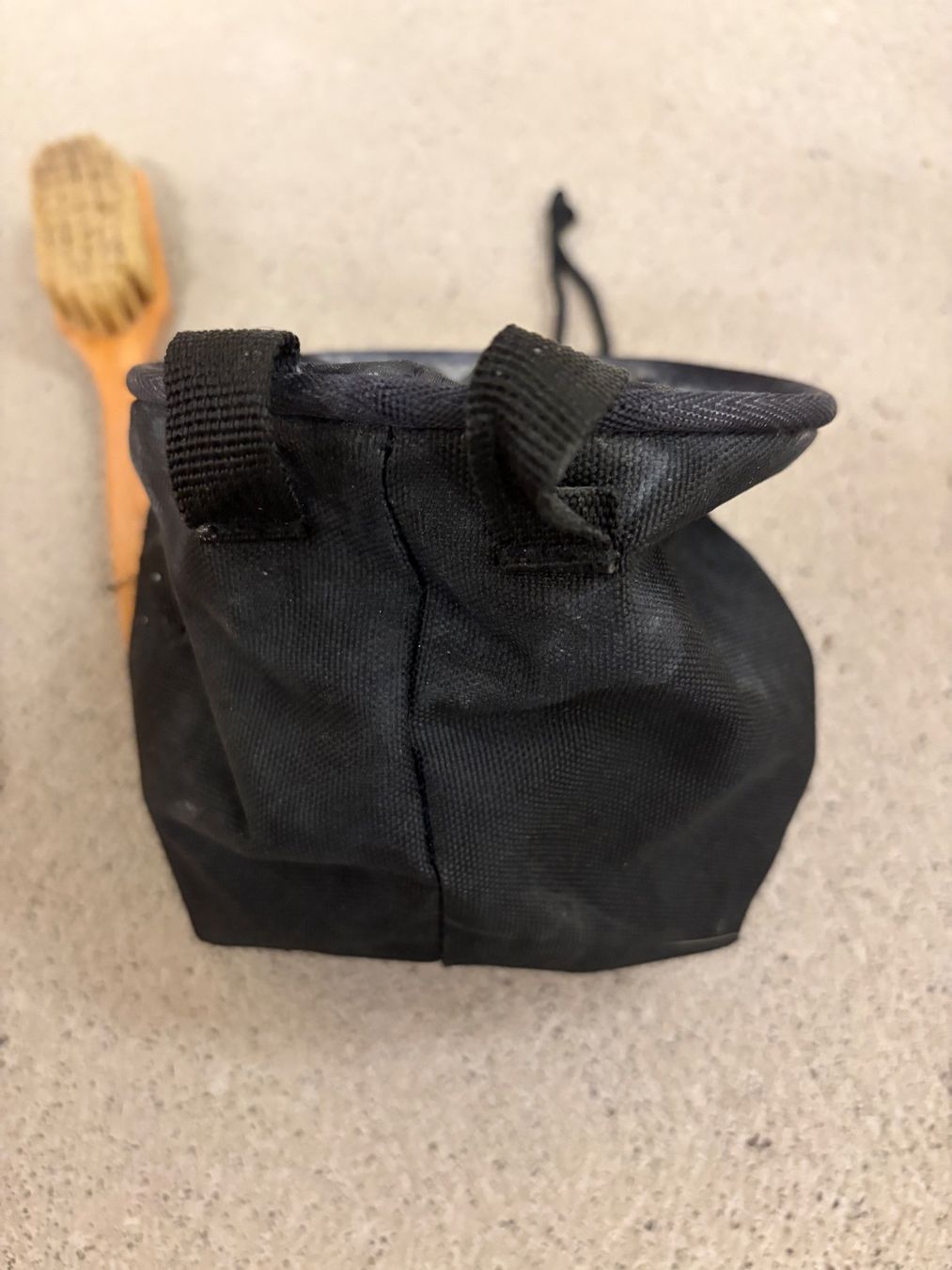 Kletterwände & Klettergriffe: Black Diamond Magnesiumbeutel + 2 Griffbürsten – Gebraucht aus Niederwangen BE von nie_226v 1