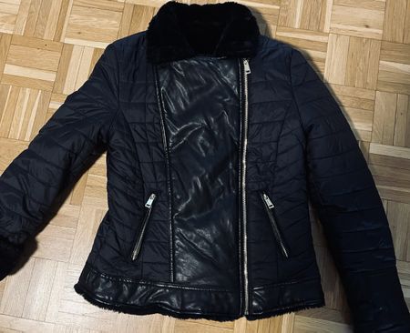 Guess Schwarze Winterjacke Doppel Seiten zum anziehen