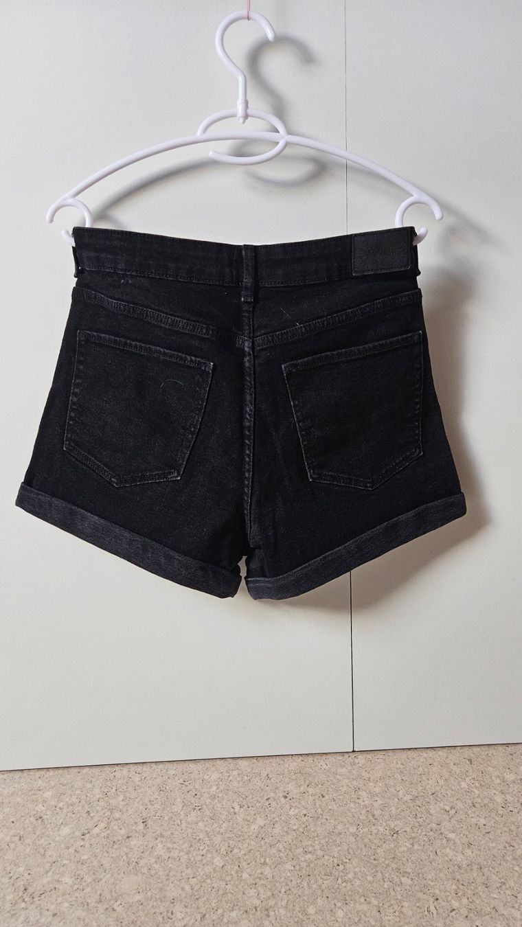 Bershka Jeans: Jeans-Shorts, schwarz – Gebraucht aus Münchenbuchsee von Yothu 1