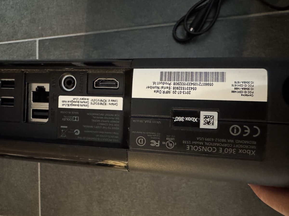 Microsoft Console: Microsoft Xbox 360 E Konsole schwarz mit Netzteil gebraucht – Difettoso da Biberist venduto da etesummer 3