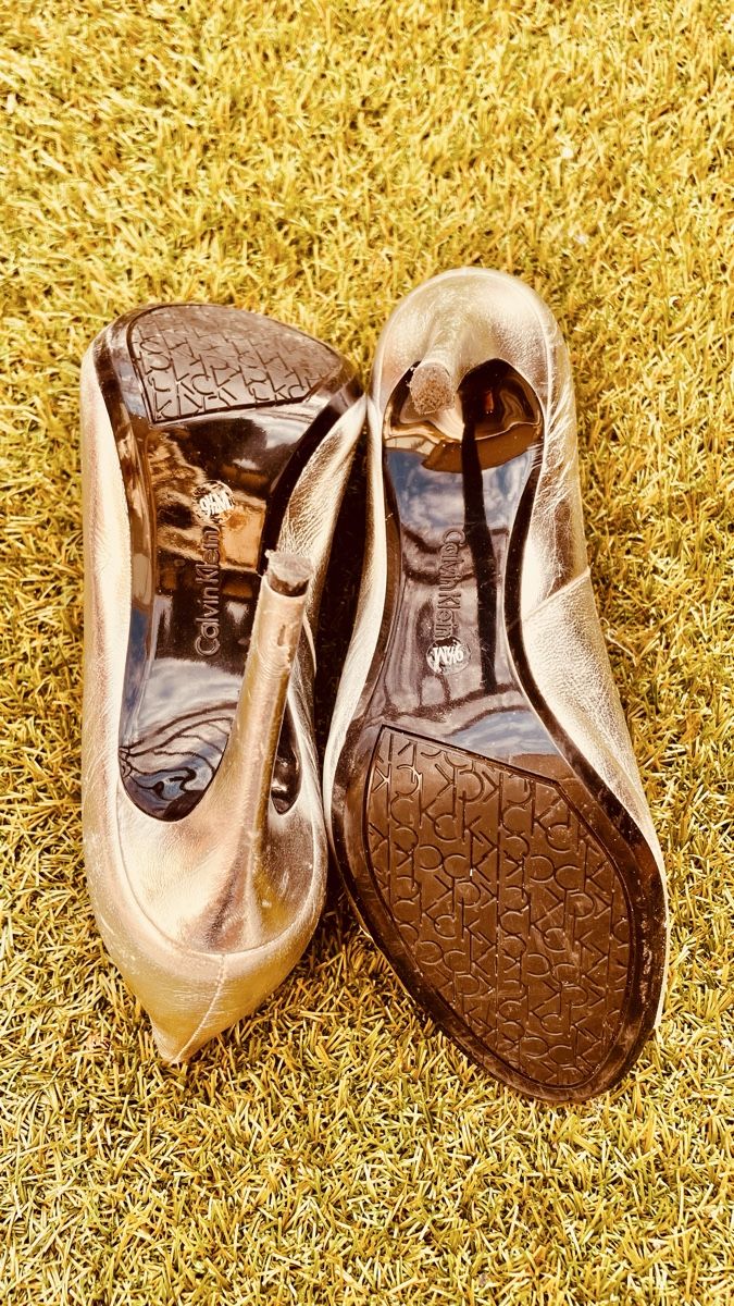 Calvin Klein Scarpe da donna: Pumps Calvin Klein Silber, Größe 39 - Elegant! – Usato da Luzern venduto da lei_5btm 5