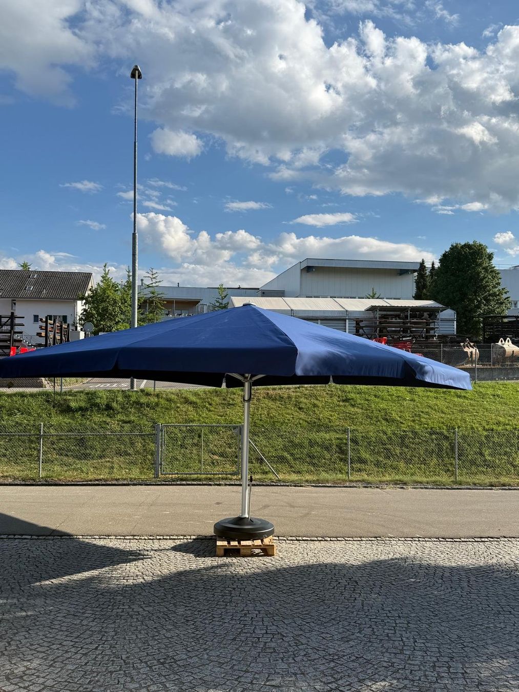 Ombrelloni: Glatz Sonnenschirm Castello – Usato da Weinfelden venduto da Captainzoff