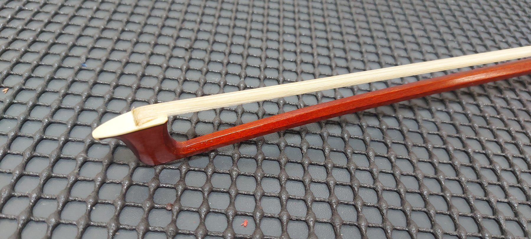 Strumenti musicali: 4/4 Geigenbogen W.Seifert Octagonal fernambucoL=74 cm,61 gr. – Usato da Glattbrugg venduto da Swissmusik 6
