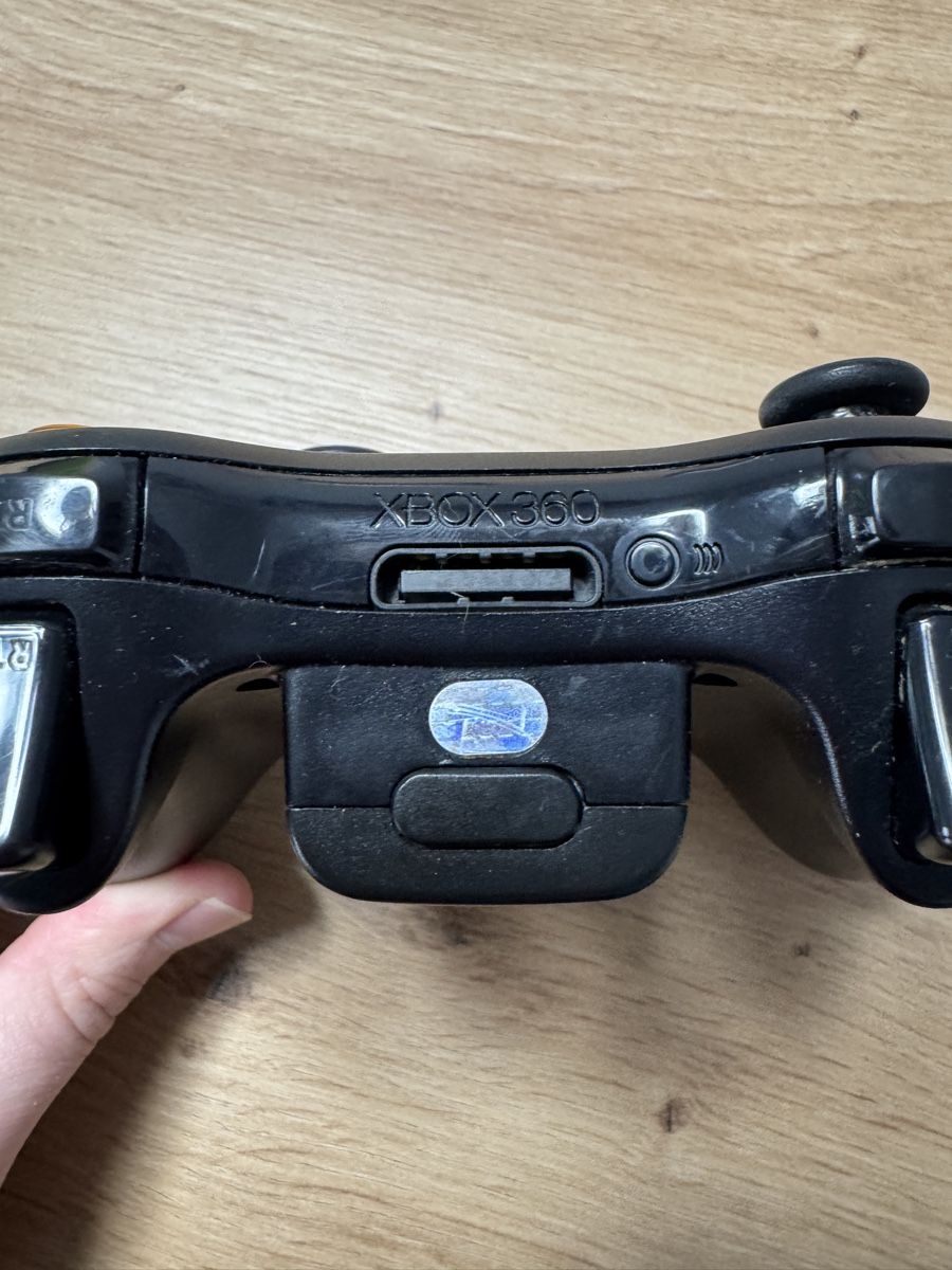 Controller: Xbox 360 Controller Schwarz mit Speedlink Akku – Usato da Biberist venduto da etesummer 4