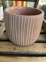 Ton Übertopf mit weissen Streifen