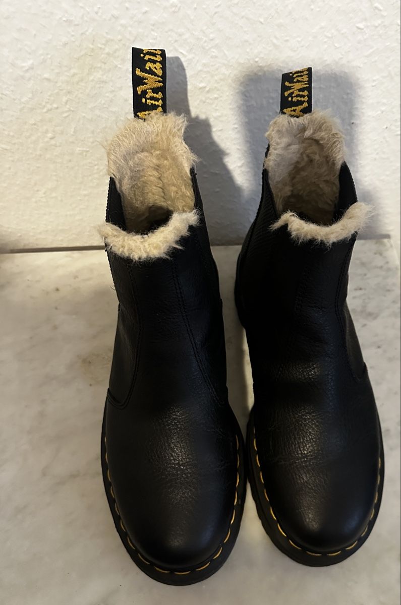 Dr. Martens Scarpe da uomo: Dr. Martens Shearling Chelsea Boots – Nuovo (secondo la descrizione) da Zürich venduto da eeemaa 1