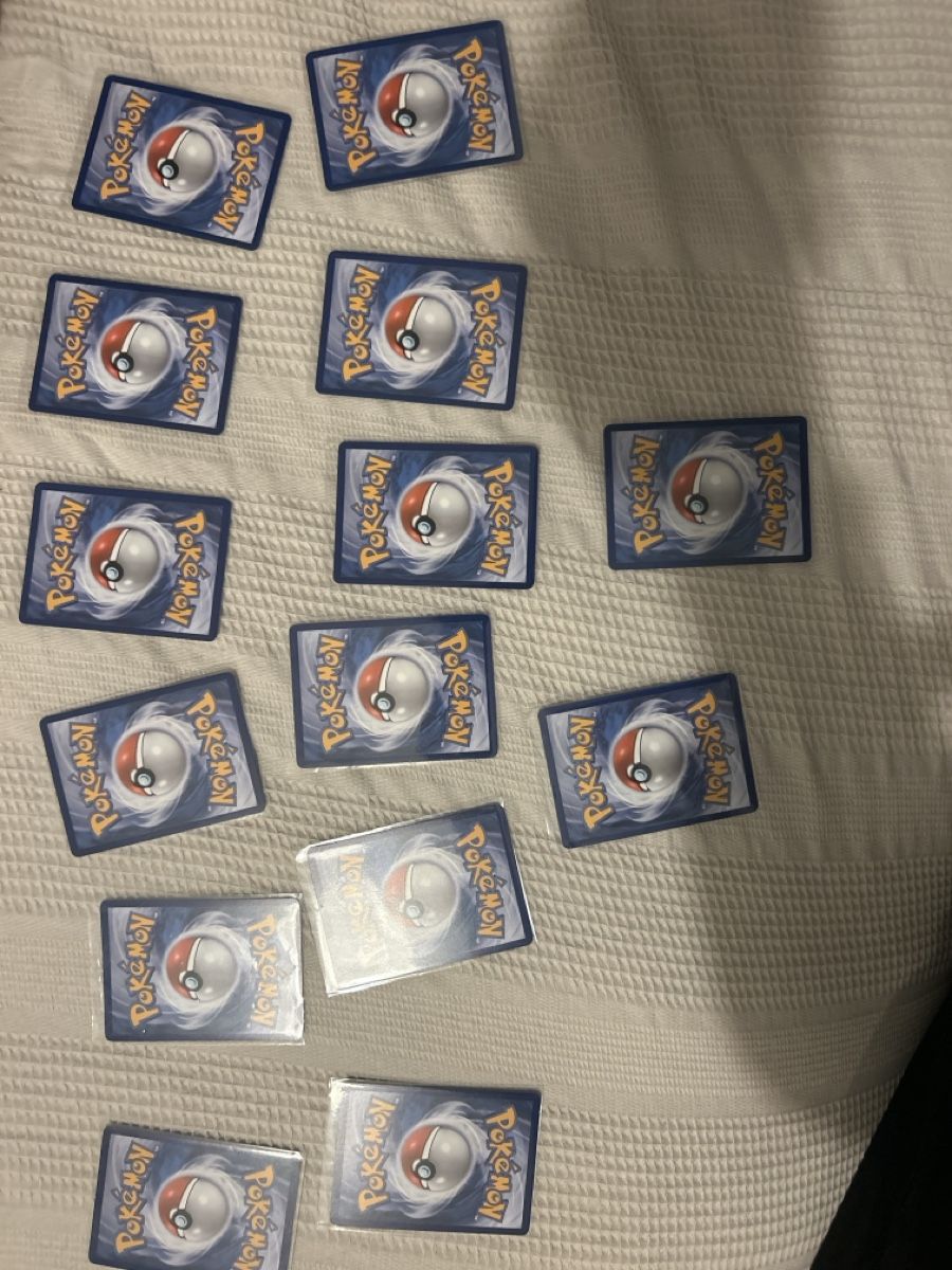 Pokémon Carte collezionabili: 30 th anniversary pikachus – Usato da Basel venduto da bas_y5fc 1
