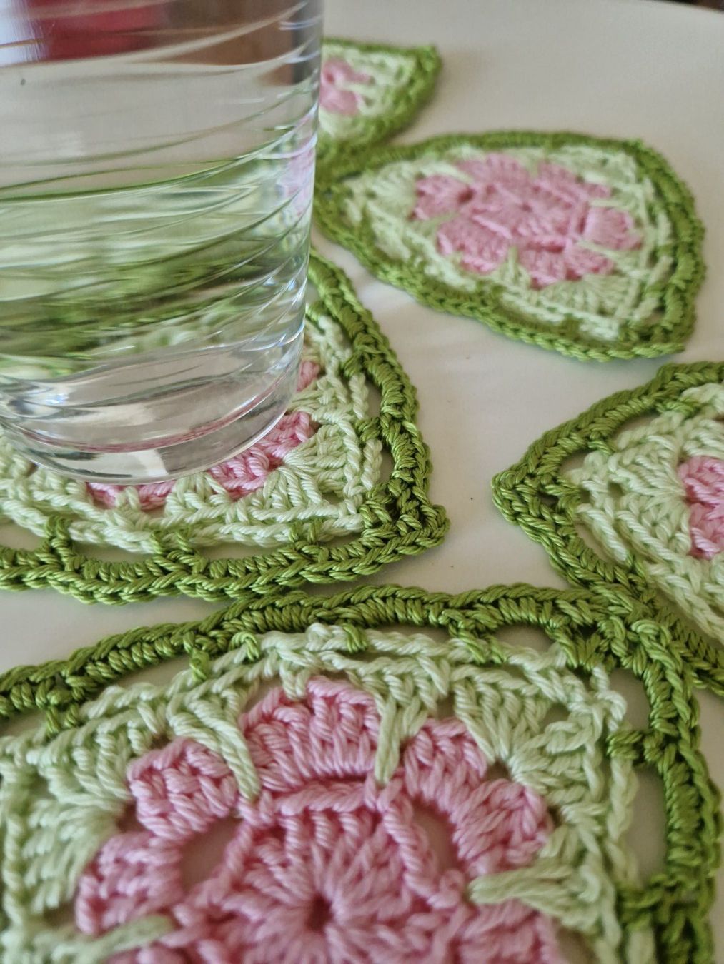 Alle Dekorationen: 6 gehäkelte Untersetzer, Coaster Blume 'Spring' Handmade – Neu (gemäss Beschreibung) aus Neuhausen am Rheinfall von Alchimista 4