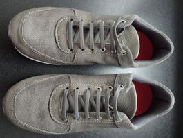Chaussures décontractées grises, parfaites pour l'automne!