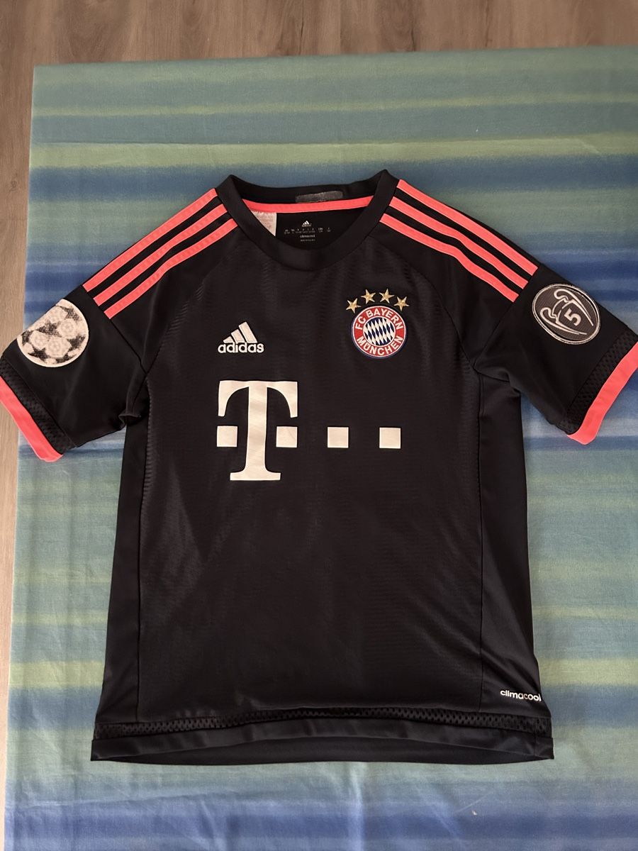 Adidas Leibchen & Hosen: 2 Fussballtrikots Grösse 164 – Gebraucht aus Kappel SO von Hasli12 3