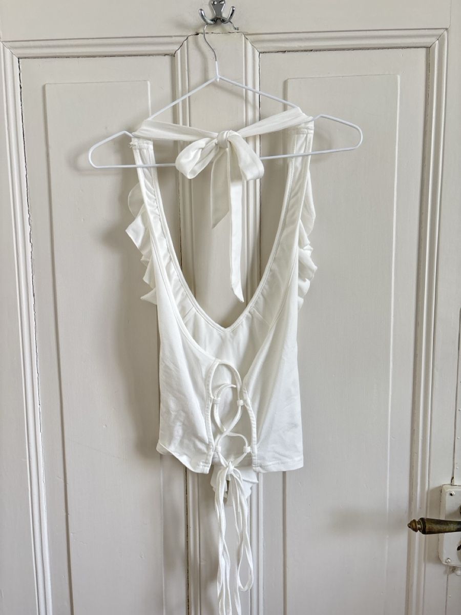 Shein Top: Shein White Ruffle Halterneck Top - Size M – Nuovo (secondo la descrizione) da Zollikon venduto da ely.p 2