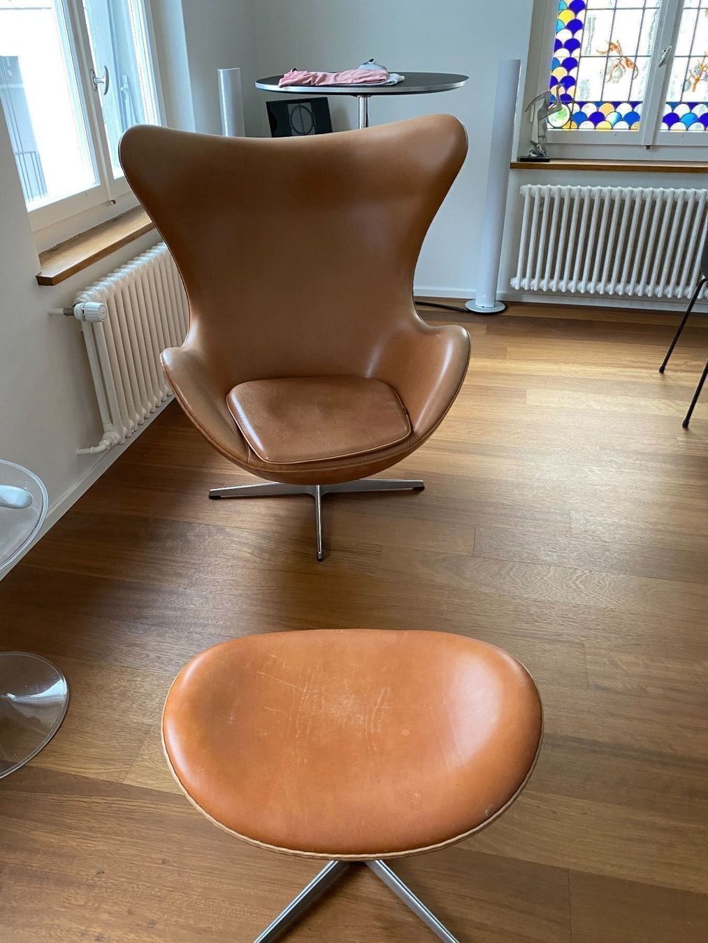 Fritz Hansen Poltrone: Egg chair&ottoman set Arne Jacobsen – Usato da zuerich venduto da Thorleif_Tvricvm