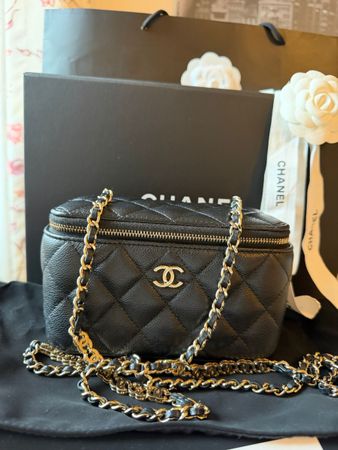 Chanel Vanity Case Schwarz Ledertasche Damen neuwertig