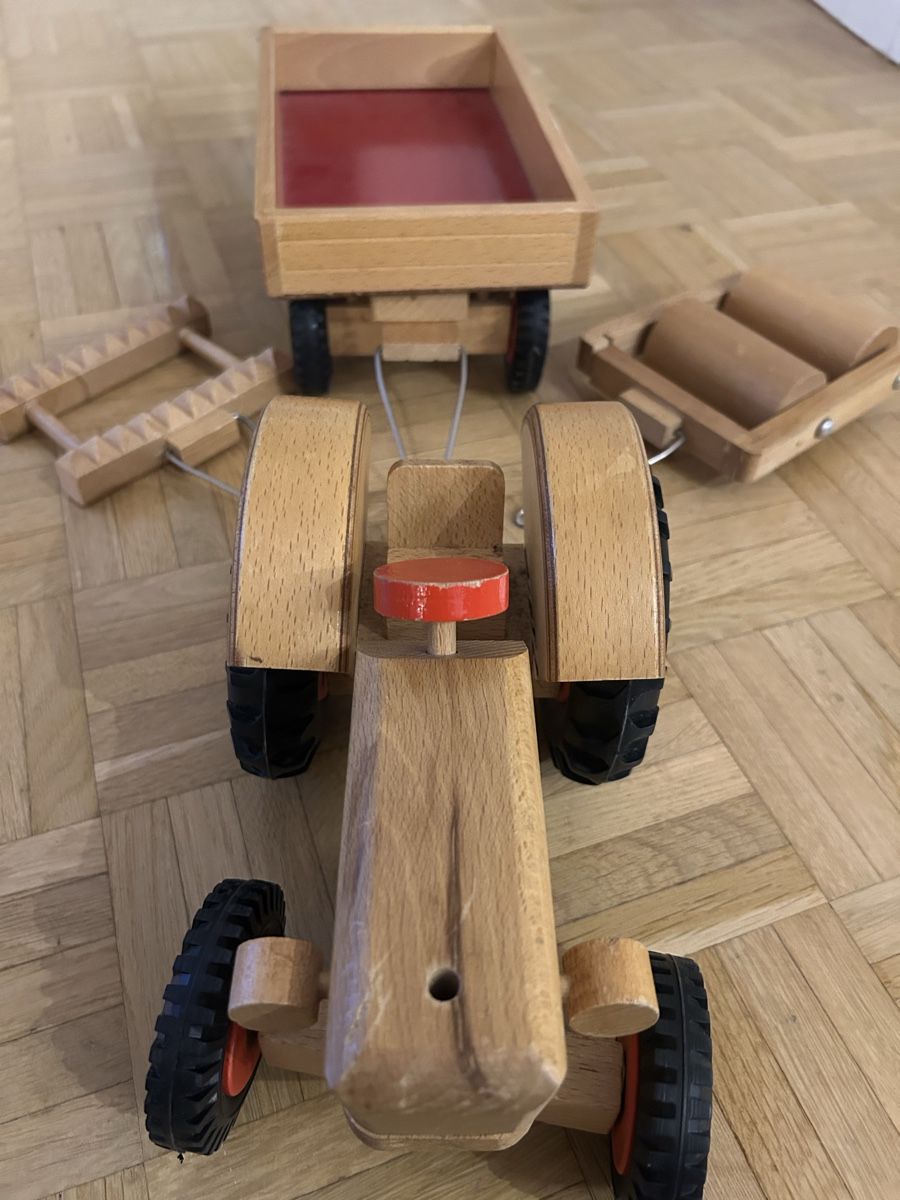 Spielzeuge: Traktor aus Holz  – Gebraucht aus Rorschacherberg von Violas_SG 2
