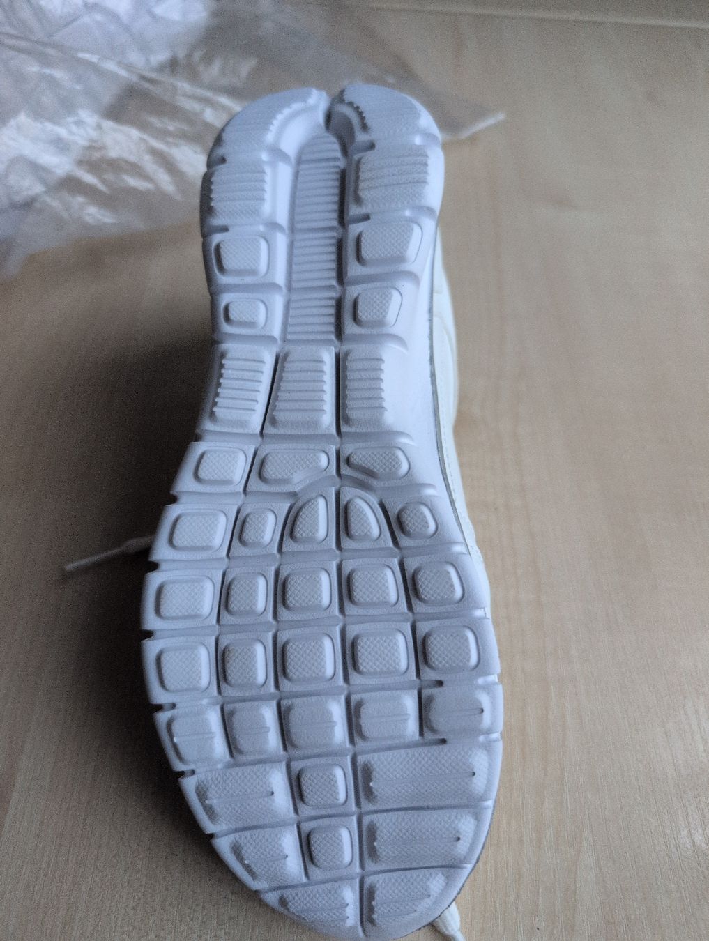 Scarpe da donna: Baskets blanches T.36 - Élégantes et confortables, état neuf – Nuovo (secondo la descrizione) da Montreux venduto da kambio 1