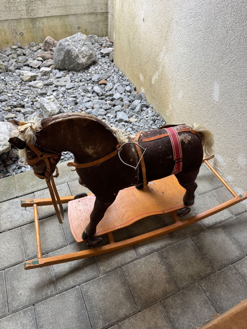 Giocattoli: Schaukelpferd/Rollpferd zu verkaufen – Usato da Horgen venduto da Schorschi