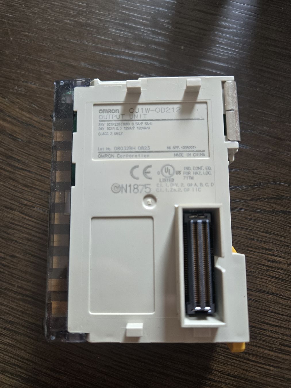 Omron Composants électroniques: Omron Output Unit C12W-OD212  – D'occasion à Zürich par aut_kxd2 1