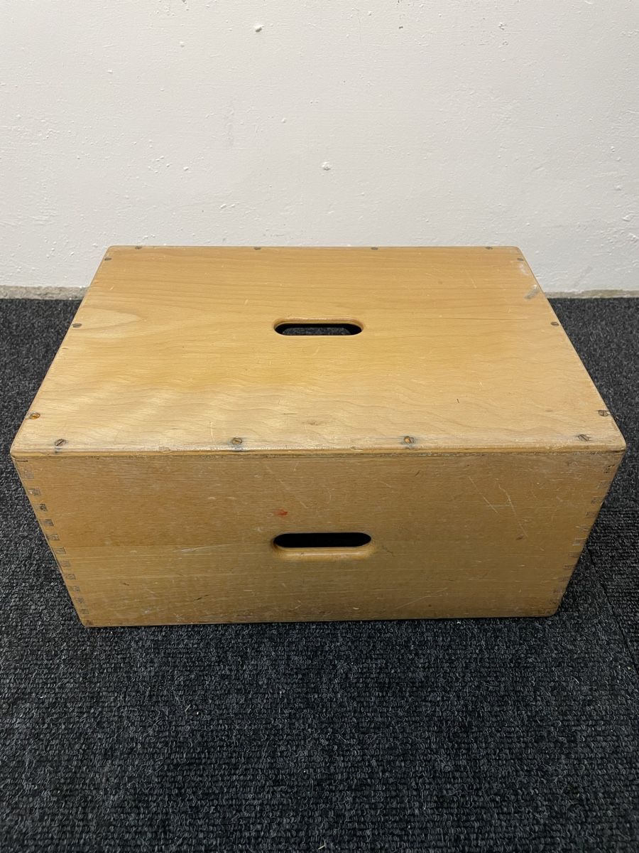 Tavoli: Hocker oder Beistelltisch im Stil von Le Corbusier vintage – Usato da Hinwil venduto da DaniBachman 9