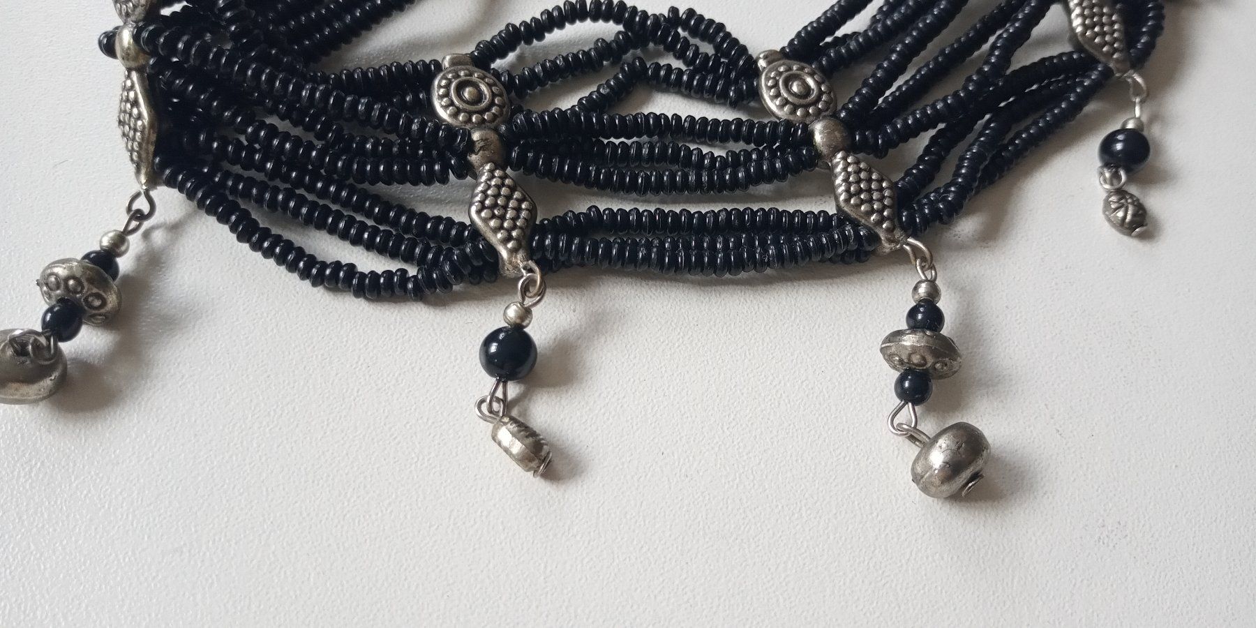 Catenine: Antike Kette Choker schwarze Perlen Gothik Gothic Boho Ethno – Usato da St. Gallen venduto da Hereplaysmusic 1