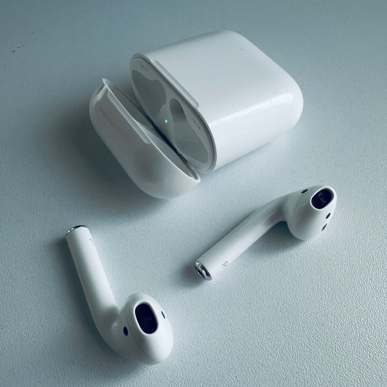 Apple Cuffie: Original Apple AirPods 2 Kopfhörer Wireless Lightning Kabel – Usato da Basel venduto da MY.AIRPODS.SHOP 1