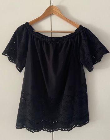 FREE/QUENT Blouse noire broderie anglaise col carmen M
