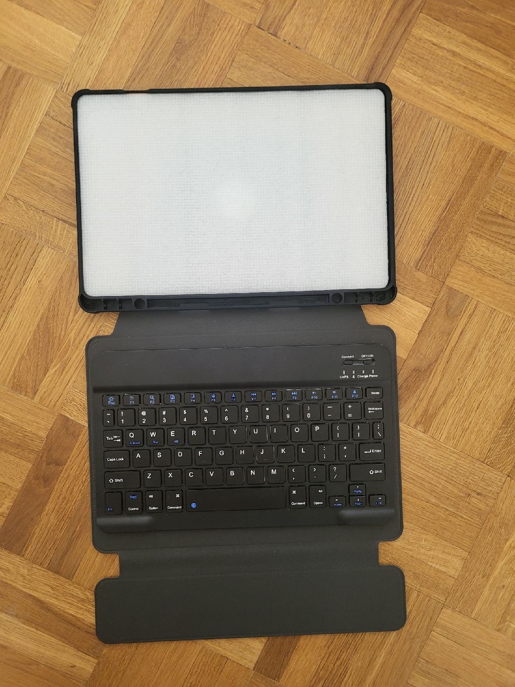 Covers & Borse: Praktisches Tablet-Case mit Bluetooth-Tastatur. – Usato da Winterthur venduto da kum_y6gq 3