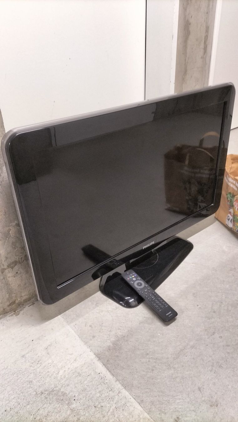 Philips Fernseher: Philips Fernseher – Gebraucht aus Zürich von KRISTALL88
