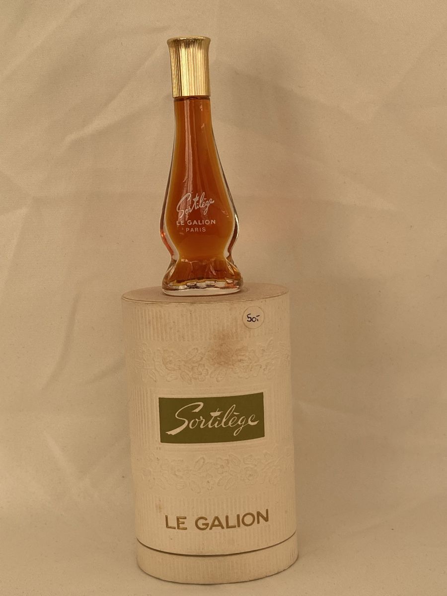 Profumi & Eau de Toilette: Sortilège Le Galion Parfum Extrakt Flacon 7,5ml, neu – Nuovo (secondo la descrizione) da Dietlikon venduto da Trukaip