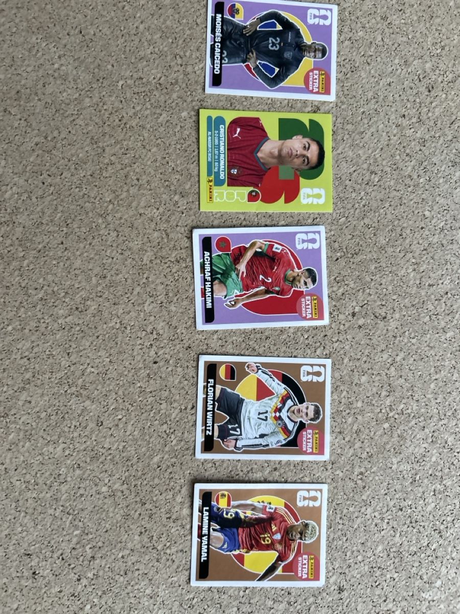 Panini Carte collezionabili: 4 Extra Sticker +1x Ronaldo Sticker – Nuovo (secondo la descrizione) da Stäfa venduto da mcfish78