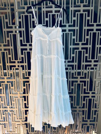 Weisses luftiges Sommerkleid