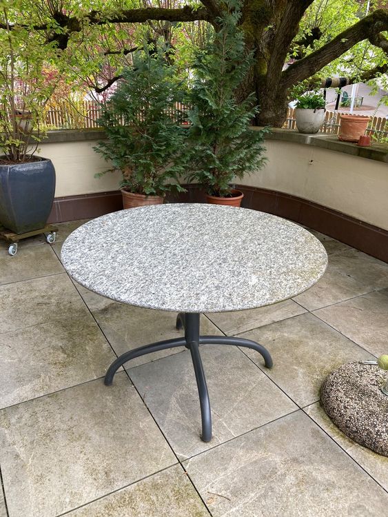 RUNDER GARTENTISCH MIT GRANIT TISCHPLATTE Kaufen auf Ricardo