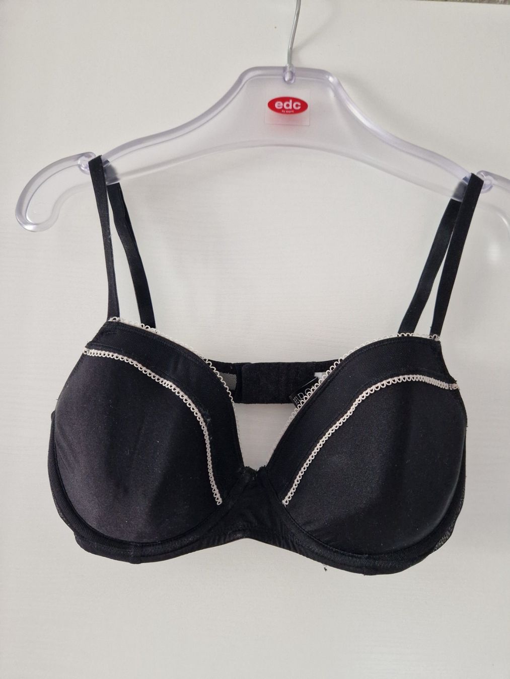 Beldona Sonstige Unterwäsche: Schwarzer BH Grösse mit weissen Details - Grösse 80C – Gebraucht aus Niedergösgen von _.vanii._