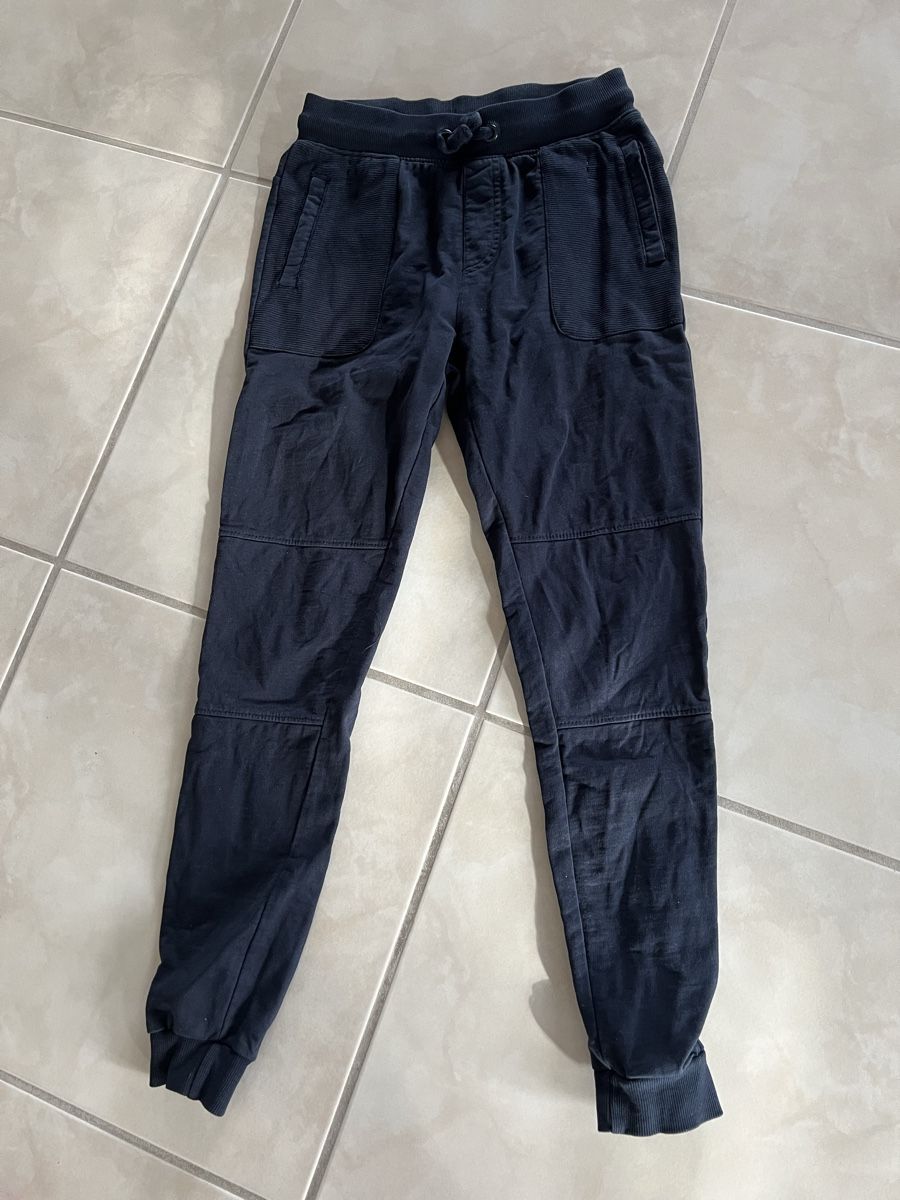 Pantalons: Trainerhose Gr. 146 – D'occasion à Wallisellen par SPKWichtel