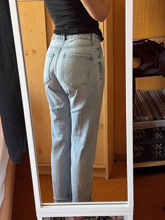 Jeans: Jeans straight bleu  – Usato da Yvorne venduto da mel_wic 1