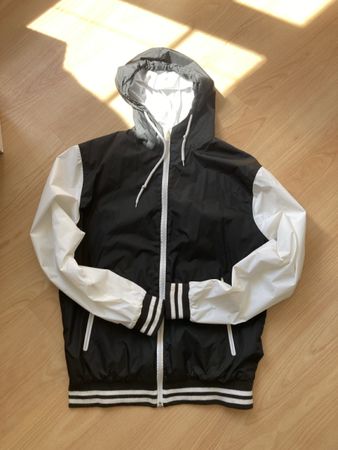 Sportive Übergangsjacke Gr. M Schwarz/Weiss
