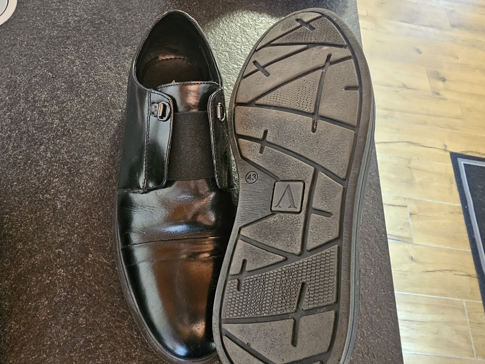 Scarpe da uomo: Zwei Paar Herrenschuhe, Größe 43 – Usato da Mörel venduto da camasaro 2