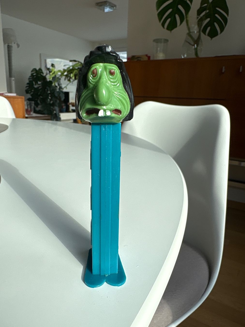 Pez Statuette: PEZ Mr. Ugly, Thin Feet, 3.9 Stem, Made in Austria – Usato da Zürich venduto da Turbotoys