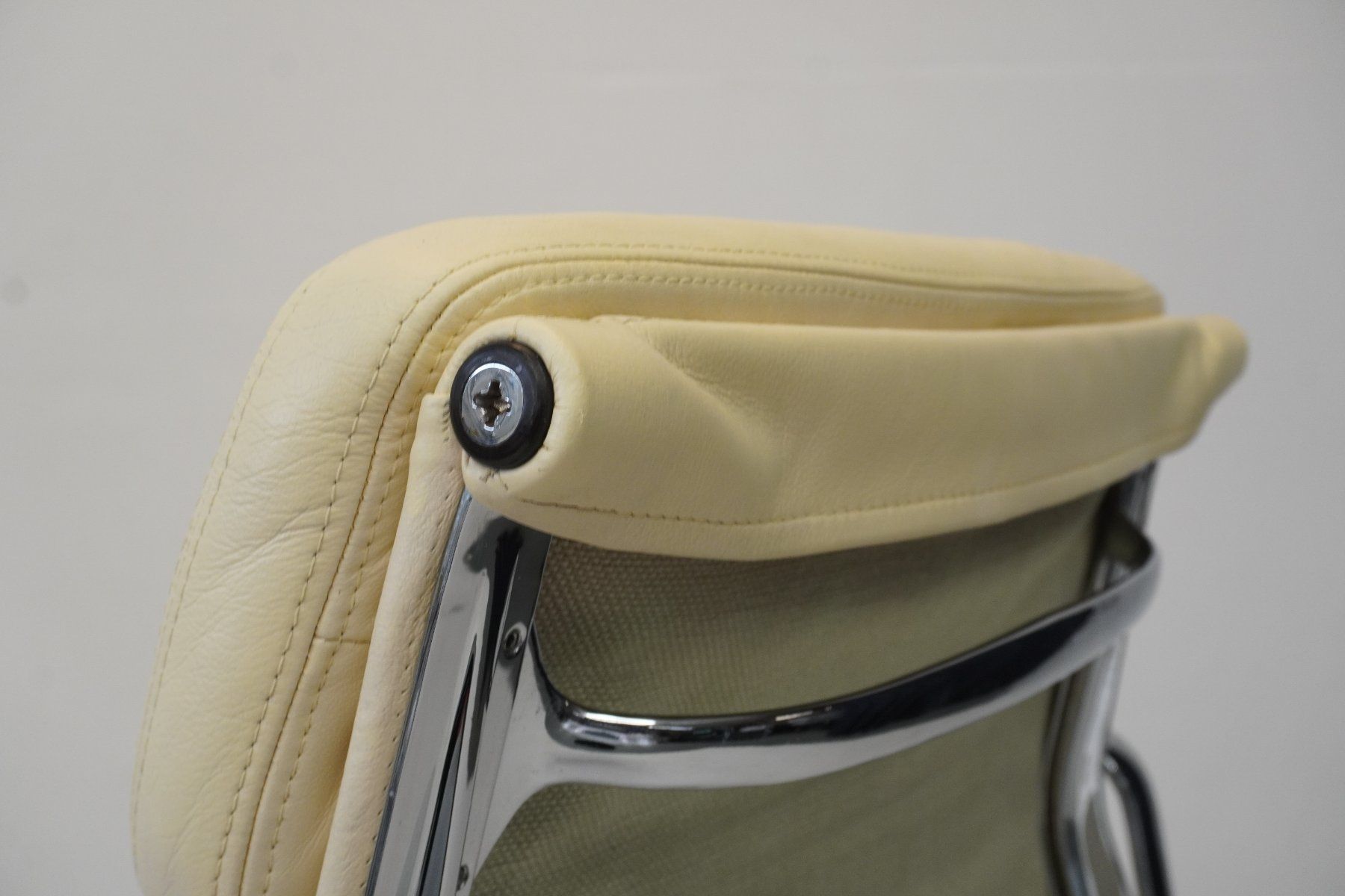 Herman Miller Stühle: Herman Miller by Vitra Eames Soft Pad EA217 Leder creme – Gebraucht aus Bad Zurzach von QLASSIQ 7