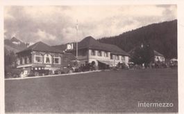 St. Moritz GR // ca. 1930 Meierei Oldtimer alte Autos