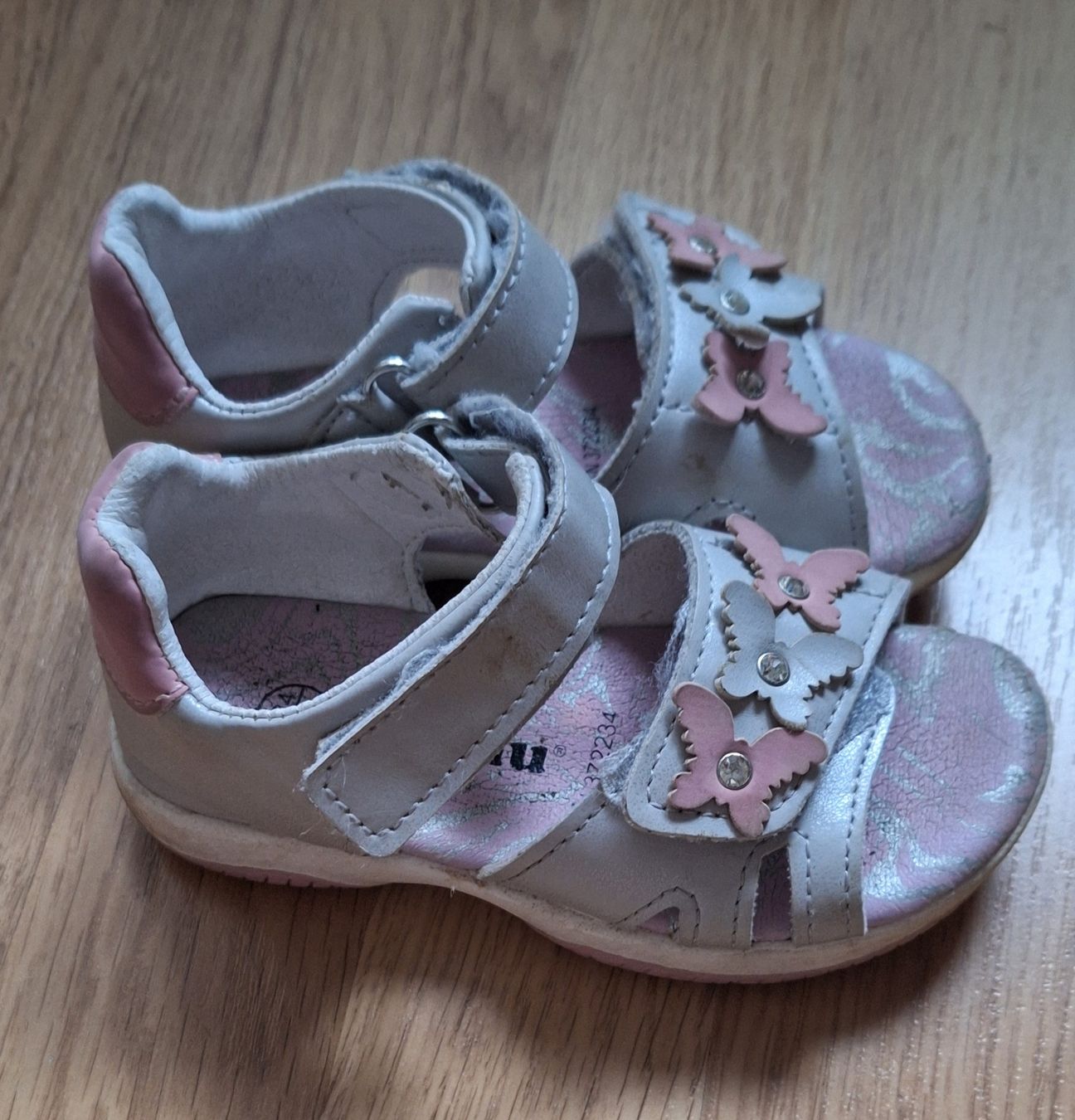 Schuhe für Mädchen: Sandales taille 24 – Gebraucht aus Yverdon-les-Bains von CelMt 1