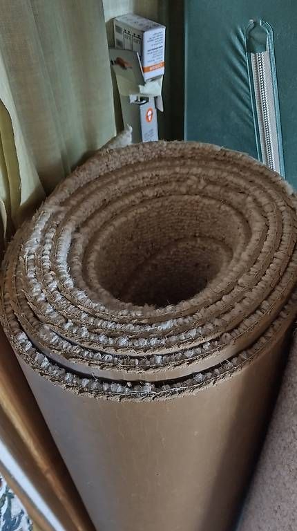 Teppiche: 2 Rollen Spannteppich  – Gebraucht aus Dübendorf von Buch3 1